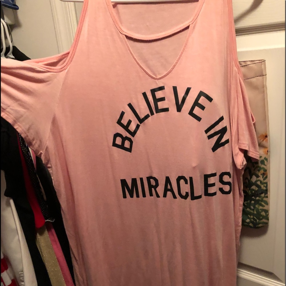 Shoulder cut out T-shirt